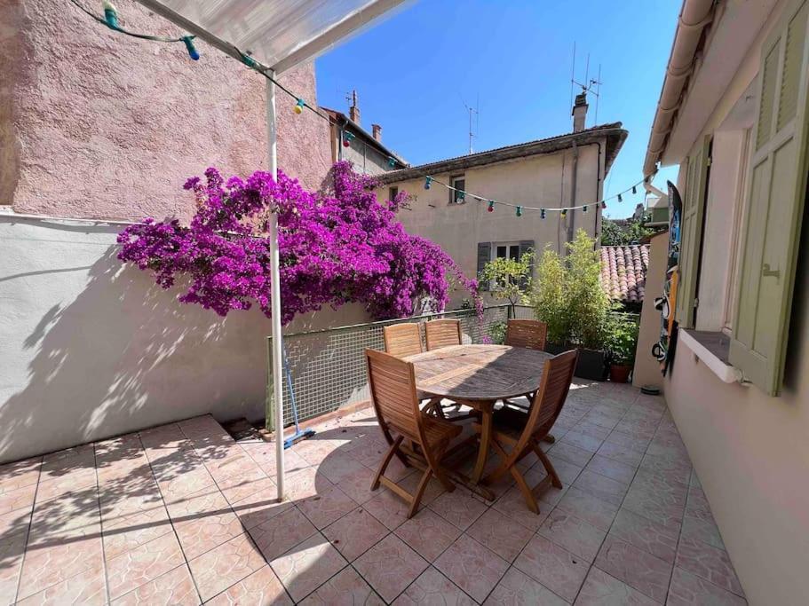 Maison Dans Les Rues Pietonnes Du Vieux Hyères Esterno foto