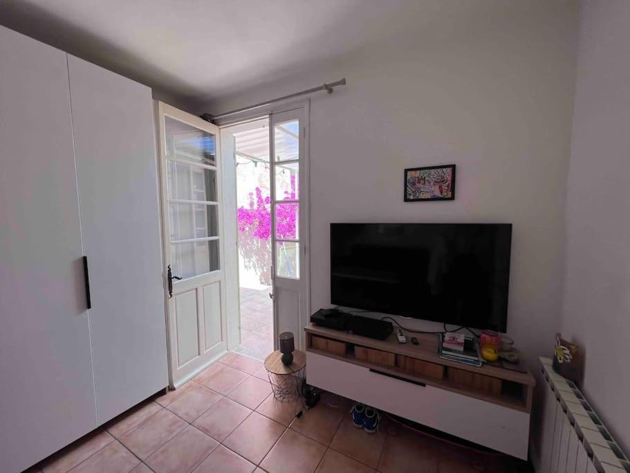 Maison Dans Les Rues Pietonnes Du Vieux Hyères Esterno foto