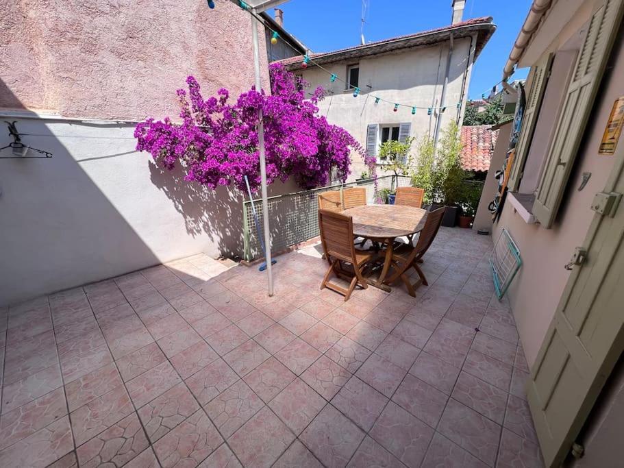 Maison Dans Les Rues Pietonnes Du Vieux Hyères Esterno foto