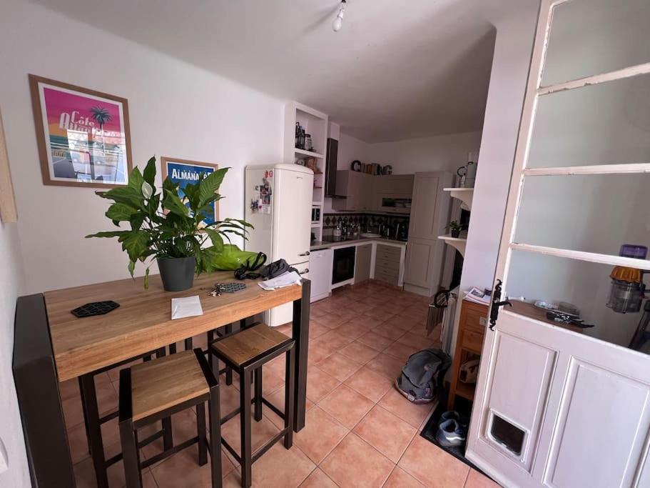 Maison Dans Les Rues Pietonnes Du Vieux Hyères Esterno foto